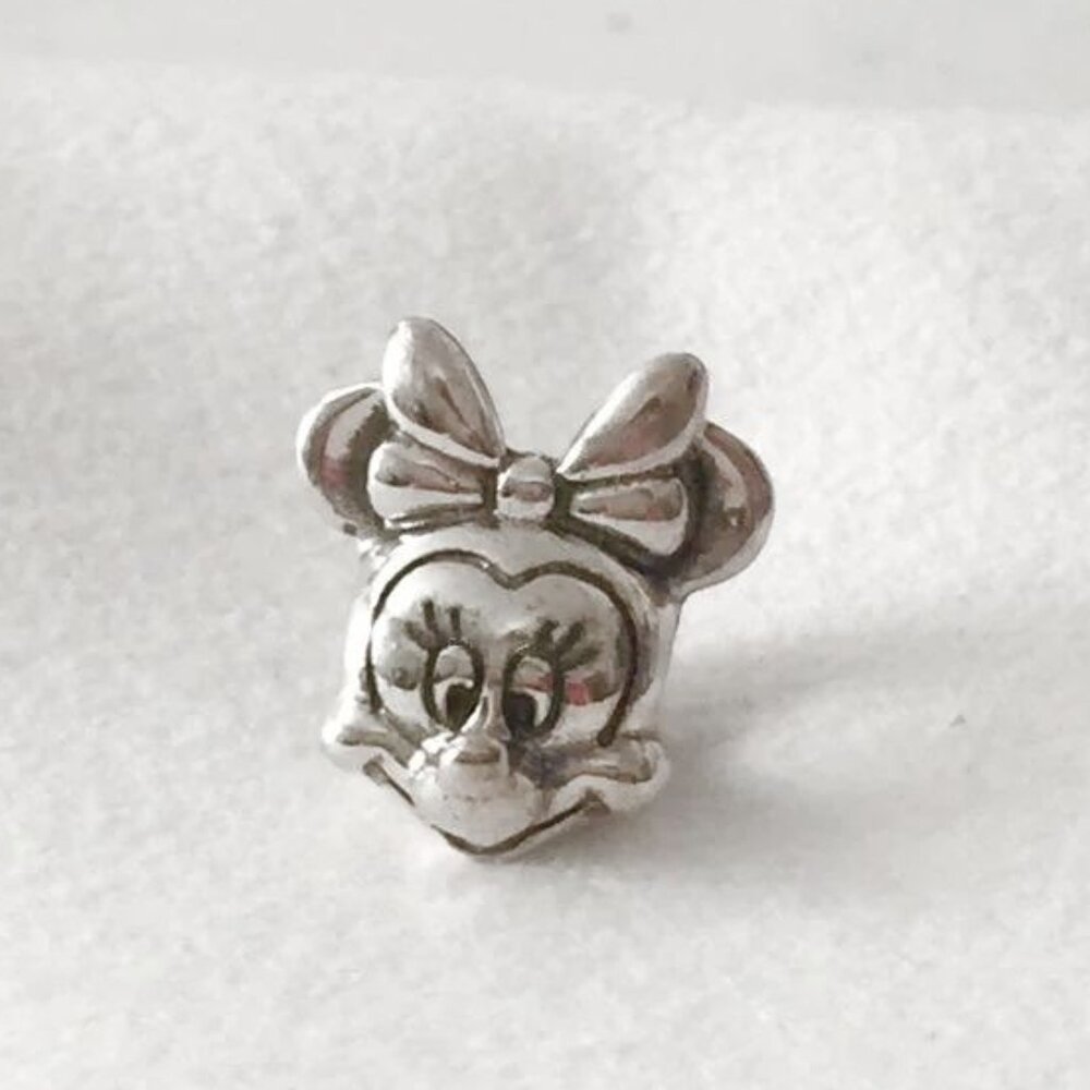 CLEARANCE..... NWOT Pandora Disney Minnie Mouse Portrait Charm